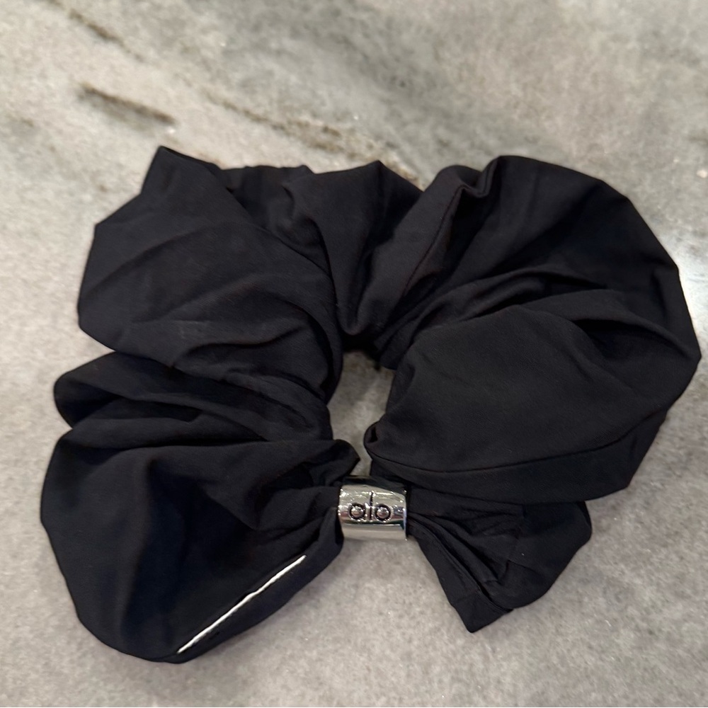 ALO Yoga Black Hair Scrunchie